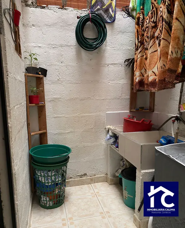 Casa de 2 pisos con entradas independientes